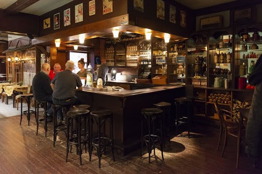 Kabinet overweegt alcoholverkoop in avonduren te verbieden volgens NOS