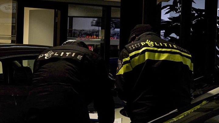 Contant geld, luxe goederen, drie vuurwapens en meerdere auto’s in beslag genomen in Heerhugowaard