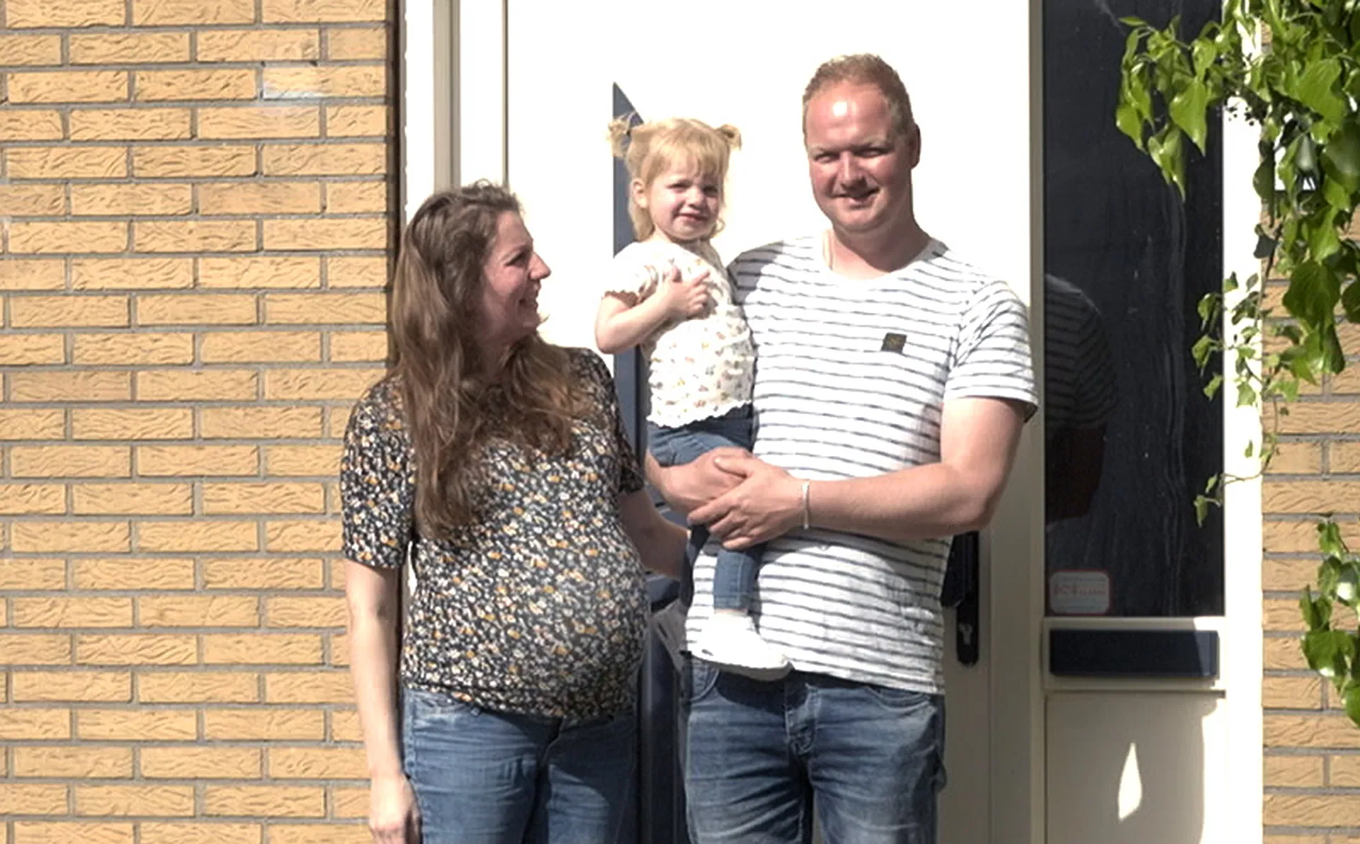 5aa7jsen9j3t-gezinsfotos-nog-zwanger