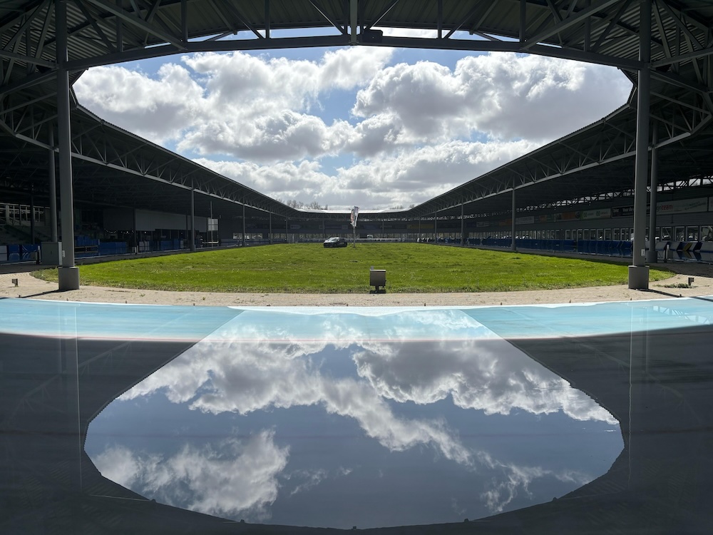 Langzaam smelt het ijs weg nu het schaatsseizoen op ijsbaan De Meent is afgelopen kopie