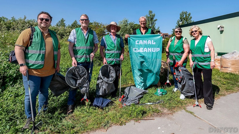Succesvolle Canal Cleanup: 200 vrijwilligers halen 411 kilo afval uit het Noordhollandsch Kanaal