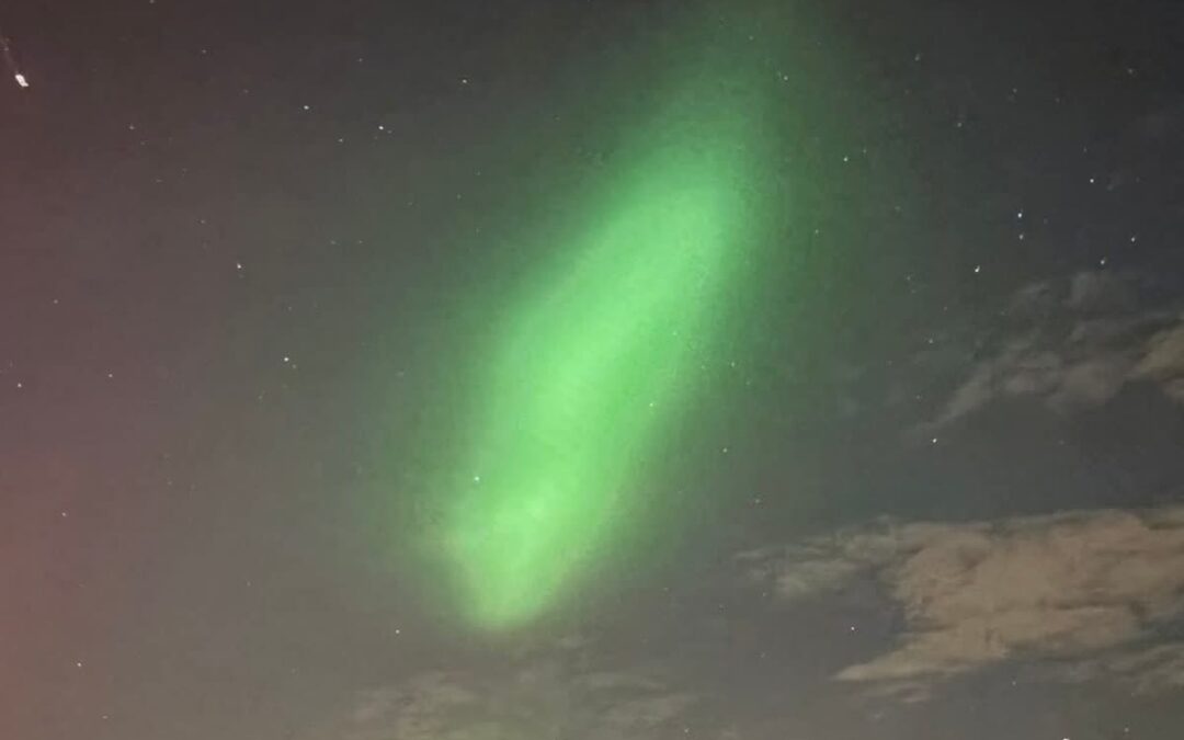 Wonderbaarlijk natuurtafreel verlicht noord-holland en andere gebieden in Nederland