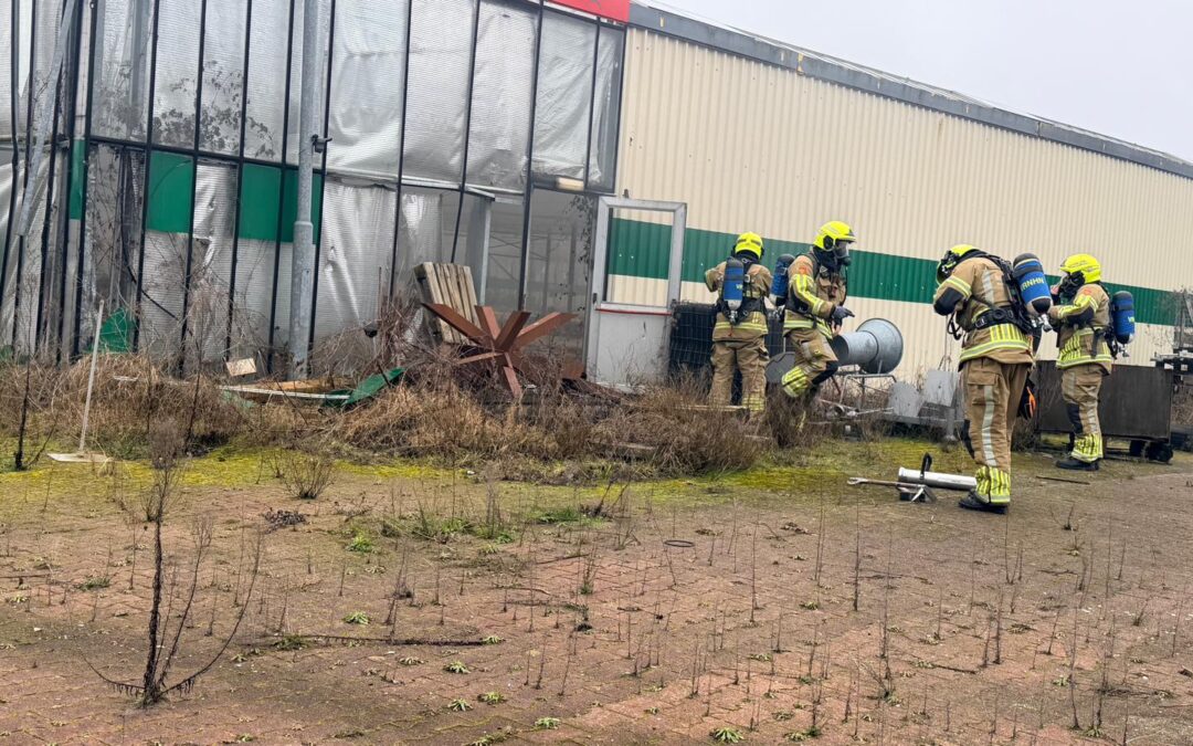 Brandmelding bij oud pand tuincentrum Overvecht: veel rook, geen grote brand