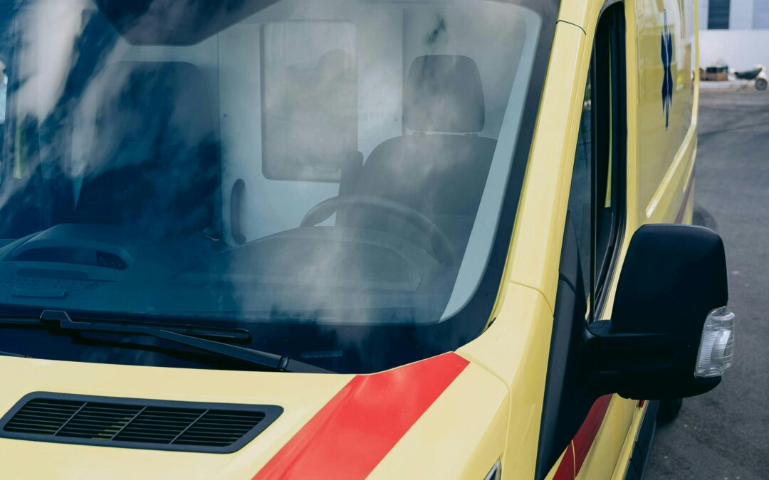 Man in been gestoken op de Dorpsstraat in Zuid-Scharwoude