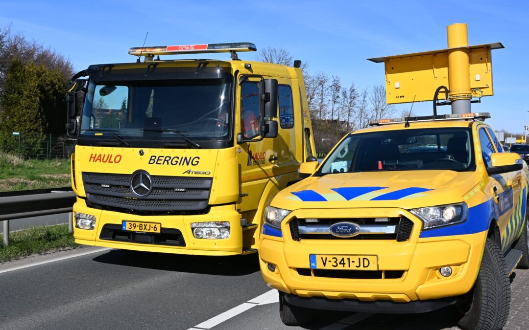 Kop-staartbotsing met drie voertuigen op N242