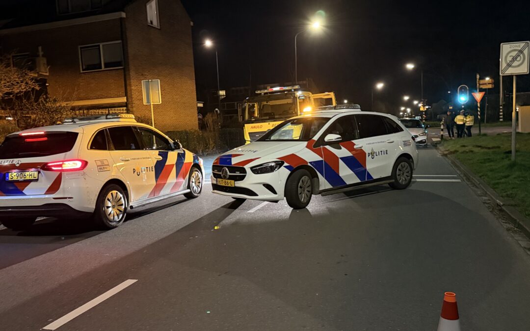 Auto op z’n kant bij ongeval op Krusemanlaan in Heerhugowaard