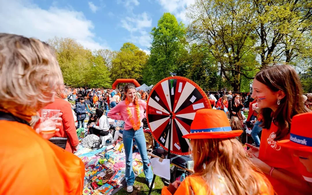 Koningsdag: Verkopen op de vrijmarkt of iets organiseren? Bekijk de regels