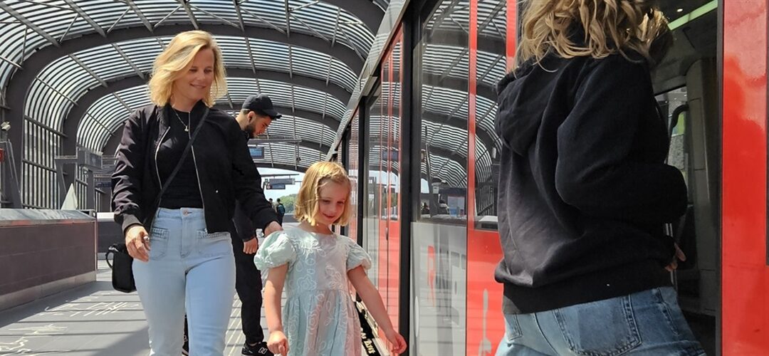 Tot 2027 gratis openbaar vervoer voor kinderen: aanvragen kan nu ook bij het Stadsloket