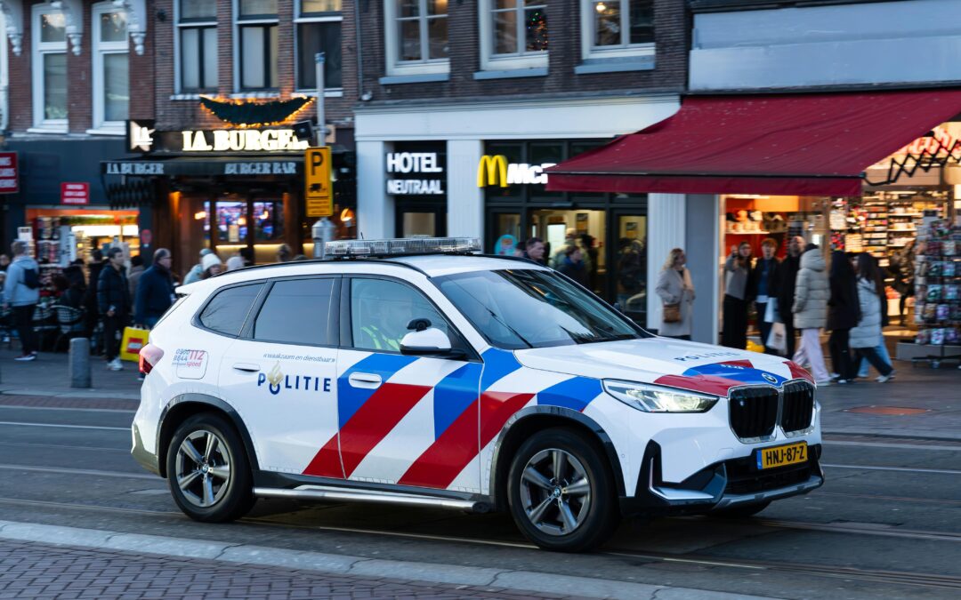 Verdachte aangehouden voor het in het water trappen persoon Oosterdokskade