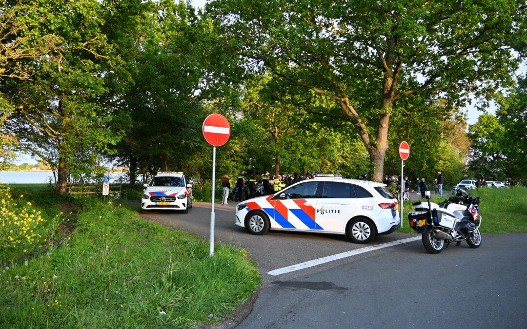 Scooterrijder vlucht na ongeval op Parallelweg in Uitgeest grootschalige controle volgt na grote fuik
