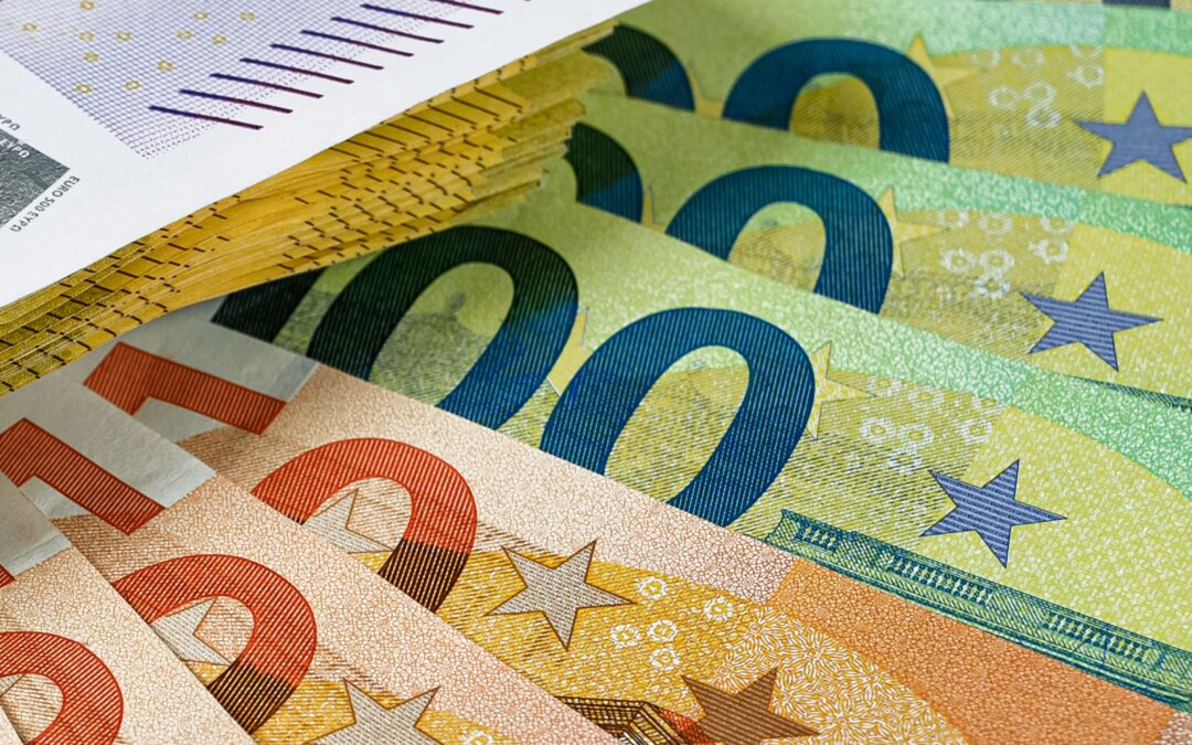 Nieuwe eurobiljetten in de maak: Europeanen mogen hun favoriete ontwerp kiezen