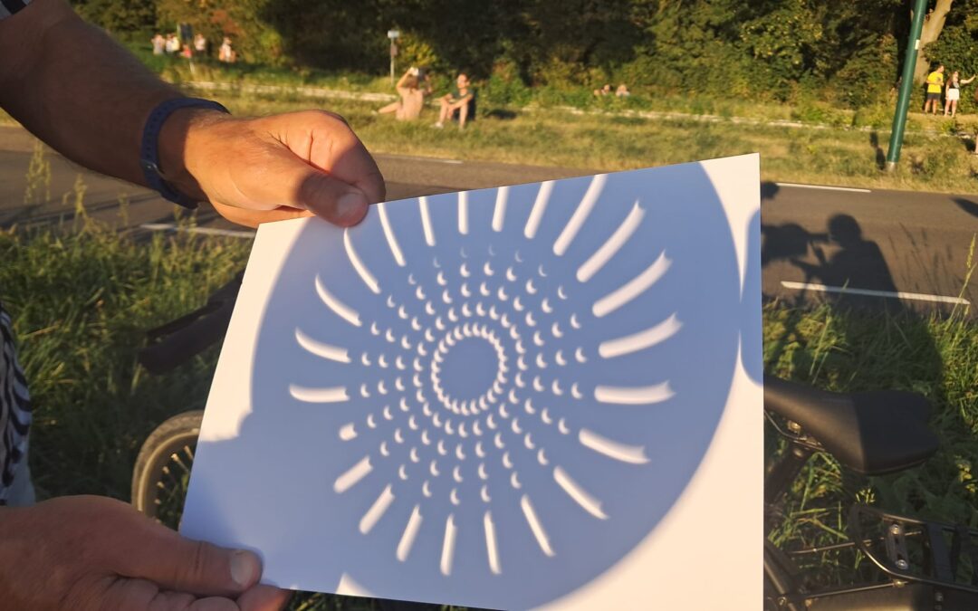 Bijna 900 bezoekers beleven spectaculaire zonsverduistering vanaf dak NEMO